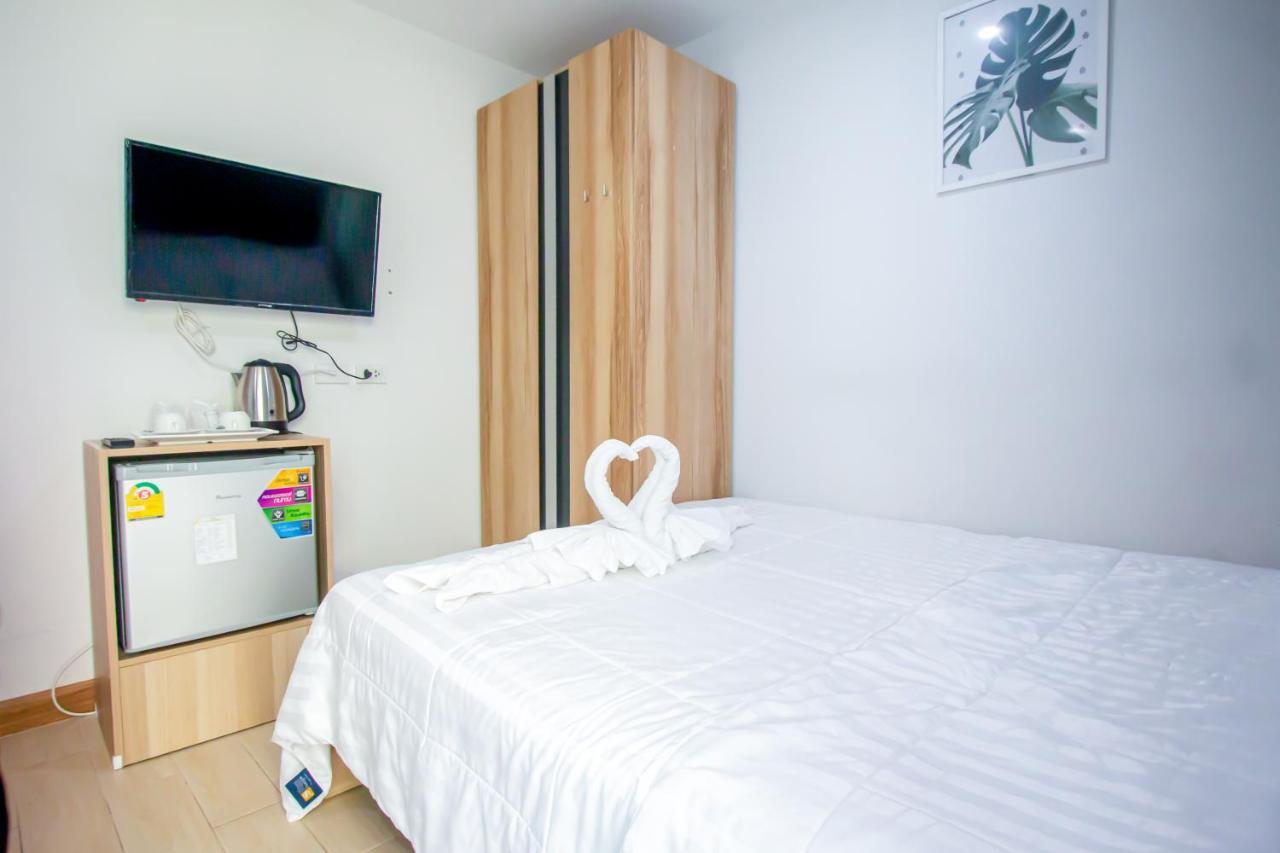 One-Bedroom Apartment,1260436705:JPEG